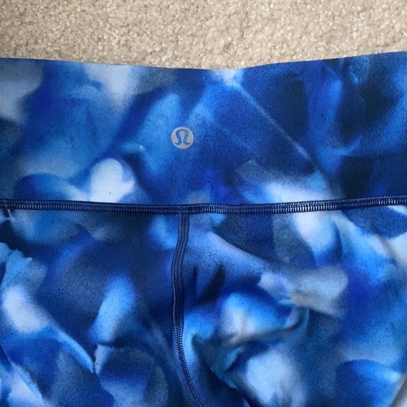 Lulu lemon leggings hardly worn - Picture 2 of 2